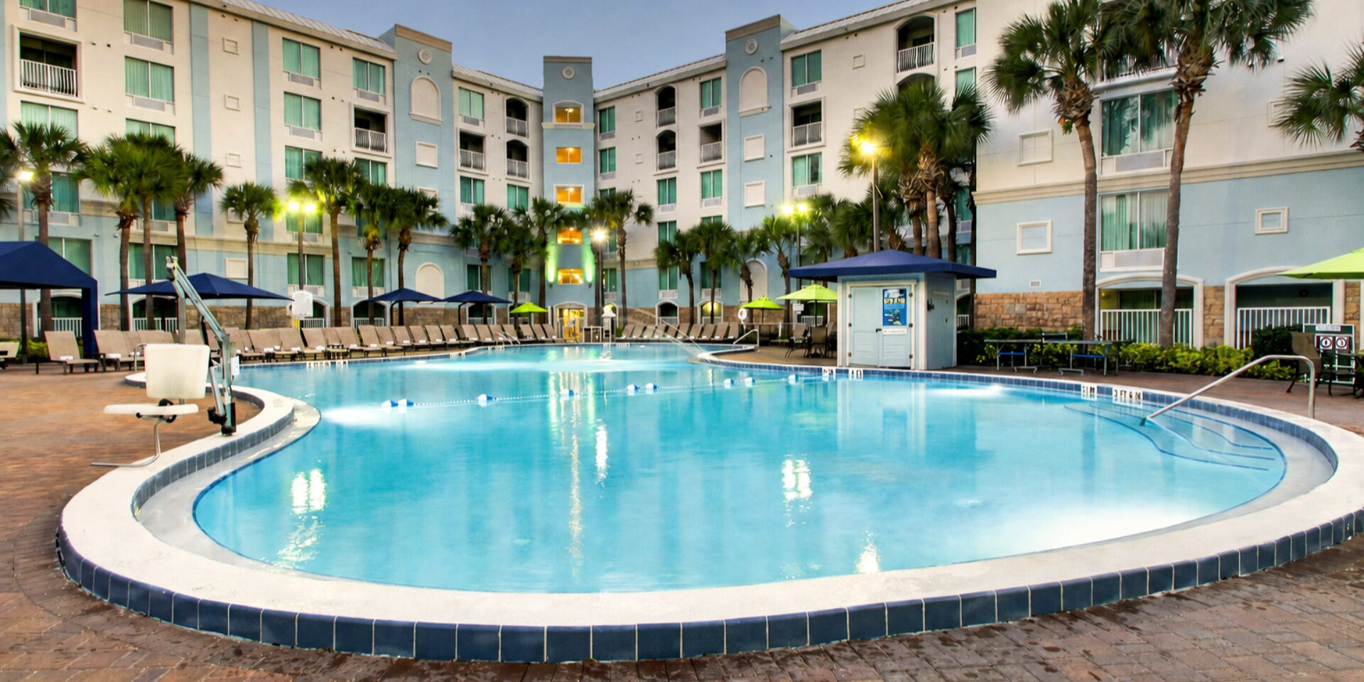 Holiday Inn hotel pool